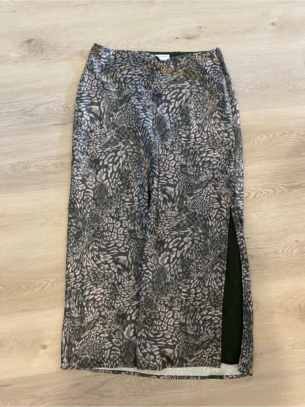 Women's Printed Side-Slit Midi Skirt in Gray